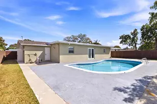 640 SW 68th Terrace, Pembroke Pines, FL 33023 - Photo 1