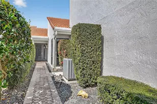 19480 Sawgrass Dr, Boca Raton, FL 33434 - Photo 3