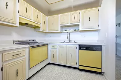 2801 Somerset Drive #401, Lauderdale Lakes, FL 33311 - Photo 9