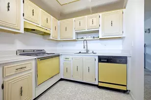 2801 Somerset Dr, Lauderdale Lakes, FL 33311 - Photo 9