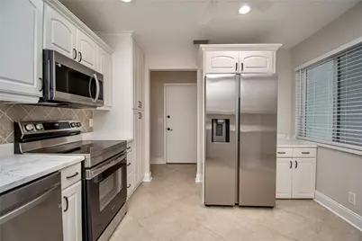 9107 Chatsworth Cascades Circle, Boca Raton, FL 33434 - Photo 9