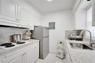 2732 NE 32nd St, Fort Lauderdale, FL 33306 - Photo 9