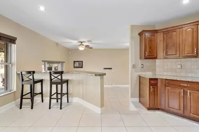 18435 NW 10th Street, Pembroke Pines, FL 33029 - Photo 15