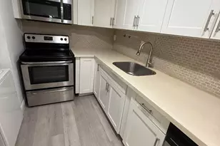 10000 NW 80th Ct, Hialeah Gardens, FL 33016 - Photo 11