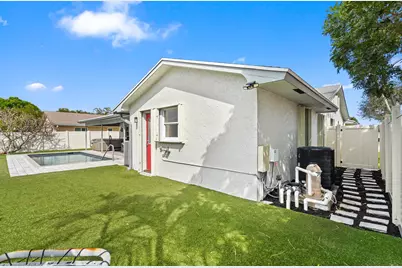 1375 SW 29th Avenue, Deerfield Beach, FL 33442 - Photo 5