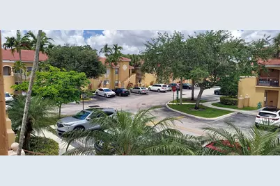 621 NW 78th Terrace #205, Pembroke Pines, FL 33024 - Photo 3