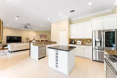 2527 Montclaire Circle, Weston, FL 33327 - Photo 11