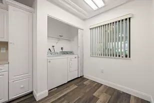 370 Fairway Cir, Weston, FL 33326 - Photo 17