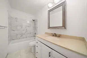 370 Fairway Cir, Weston, FL 33326 - Photo 35