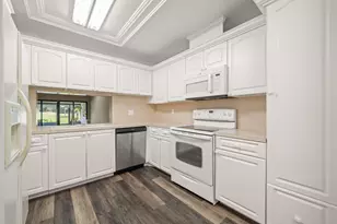 370 Fairway Cir, Weston, FL 33326 - Photo 15