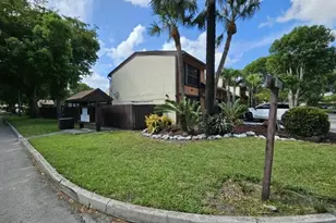 10191 Oleander Ct, Pembroke Pines, FL 33026 - Photo 3