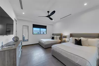 727 NE 17th Way, Fort Lauderdale, FL 33304 - Photo 9