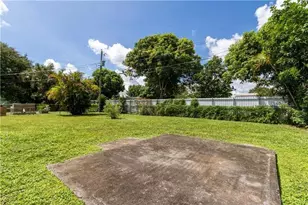 318 SW 67th Terrace, Pembroke Pines, FL 33023 - Photo 23