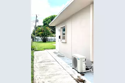 318 SW 67th Terrace #B, Pembroke Pines, FL 33023 - Photo 19