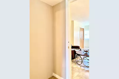 318 SW 67th Terrace #B, Pembroke Pines, FL 33023 - Photo 9