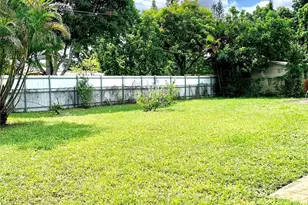 318 SW 67th Terrace, Pembroke Pines, FL 33023 - Photo 21