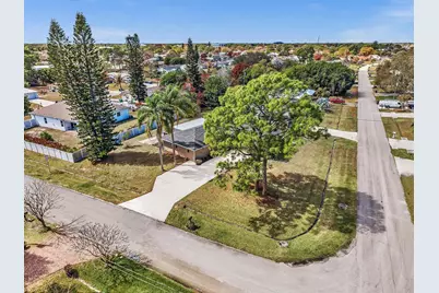 2002 SE Aneci Street, Port Saint Lucie, FL 34984 - Photo 7