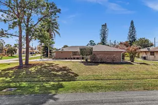 2002 SE Aneci St, Port Saint Lucie, FL 34984 - Photo 5