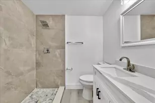 305 NE 8th St, Pompano Beach, FL 33060 - Photo 23