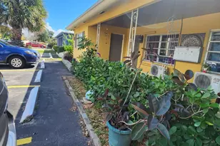 2036 NE 26th St, Wilton Manors, FL 33305 - Photo 11