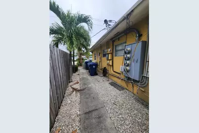 2036 NE 26th Street #1, Wilton Manors, FL 33305 - Photo 9