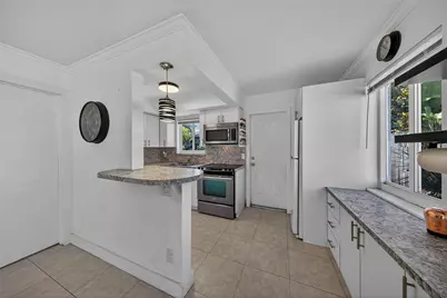 4331 NE 5th Avenue, Oakland Park, FL 33334 - Photo 5