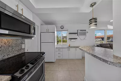 4331 NE 5th Avenue, Oakland Park, FL 33334 - Photo 9