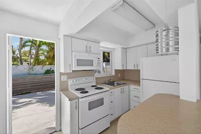 4331 NE 5th Avenue, Oakland Park, FL 33334 - Photo 19