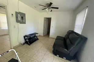 713 NE 3rd St, Hallandale Beach, FL 33009 - Photo 3