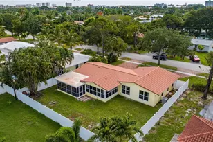 907 SE 12th Ave, Deerfield Beach, FL 33441 - Photo 3