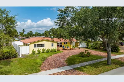 907 SE 12th Avenue, Deerfield Beach, FL 33441 - Photo 1