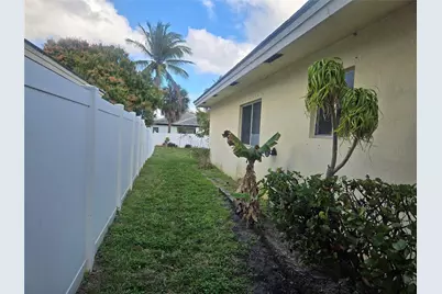 300 NW 17th Avenue, Pompano Beach, FL 33069 - Photo 11