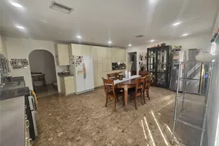 8040 SW 19th Ct, Davie, FL 33324 - Photo 3