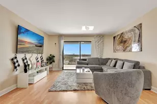 2200 S Cypress Bend Dr, Pompano Beach, FL 33069 - Photo 5