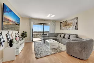 2200 S Cypress Bend Dr, Pompano Beach, FL 33069 - Photo 7