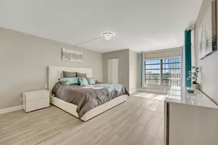 2200 S Cypress Bend Dr, Pompano Beach, FL 33069 - Photo 15