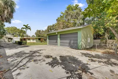 720 E Country Club Circle, Plantation, FL 33317 - Photo 9