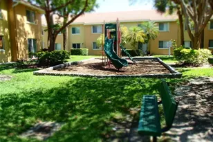 7910 NW 7th St, Pembroke Pines, FL 33024 - Photo 23