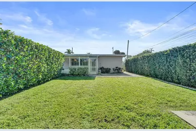 1623 NE 45th Street, Oakland Park, FL 33334 - Photo 25