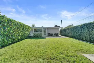 1623 NE 45th St, Oakland Park, FL 33334 - Photo 25