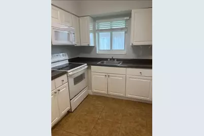 332 SW 2nd Place #3, Pompano Beach, FL 33060 - Photo 1