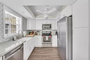 9860 NW 3rd St, Pembroke Pines, FL 33024 - Photo 11