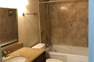 18352 NW 68th Ave, Hialeah, FL 33015 - Photo 17