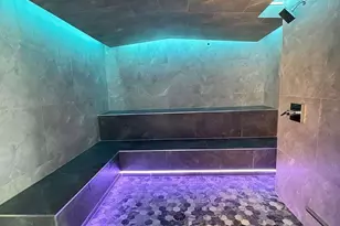 31 SE 5th St, Miami, FL 33131 - Photo 11