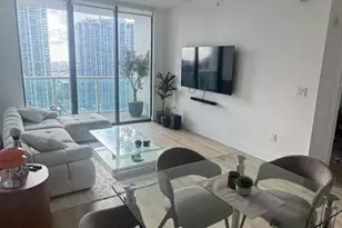 31 SE 5th St, Miami, FL 33131 - Photo 3