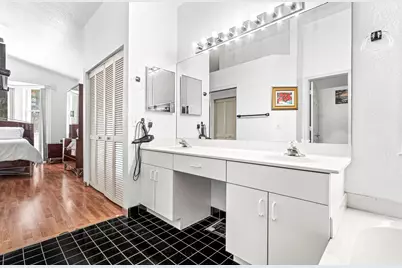 3274 NW 22nd Avenue, Oakland Park, FL 33309 - Photo 15