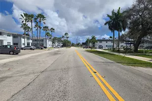 296 Alemeda Dr, Palm Springs, FL 33461 - Photo 9