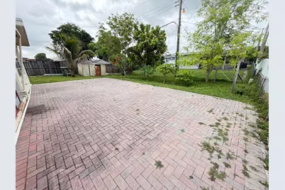 8870 Taft Street, Pembroke Pines, FL 33024 - Photo 15