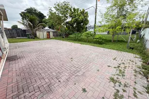 8870 Taft St, Pembroke Pines, FL 33024 - Photo 15