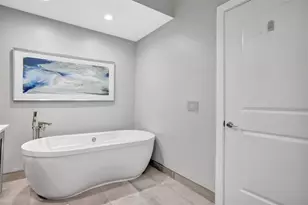 315 NE 3rd Ave, Fort Lauderdale, FL 33301 - Photo 13